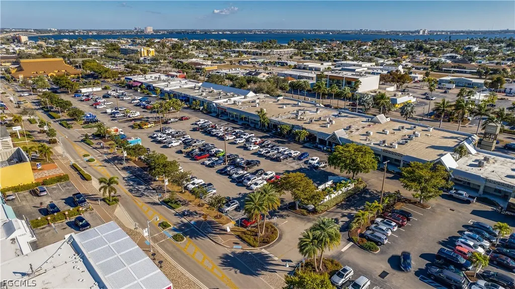 1201-1317 Cape Coral Parkway E Cape Coral FL 33904