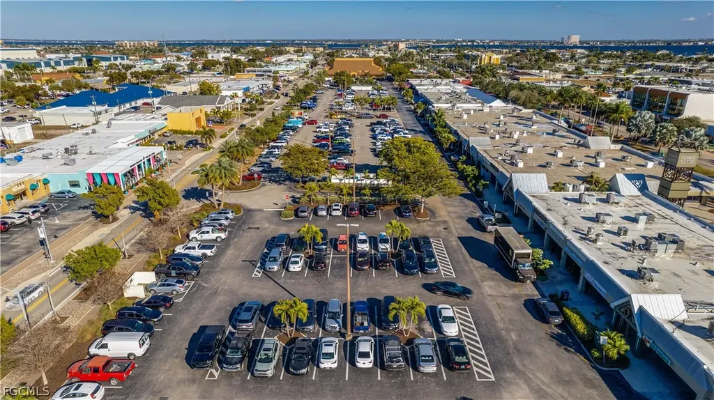 1201-1317 Cape Coral Parkway E Cape Coral FL 33904