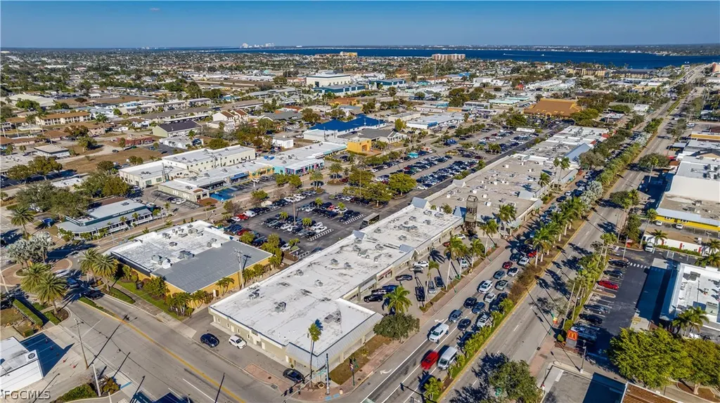 1201-1317 Cape Coral Parkway E Cape Coral FL 33904