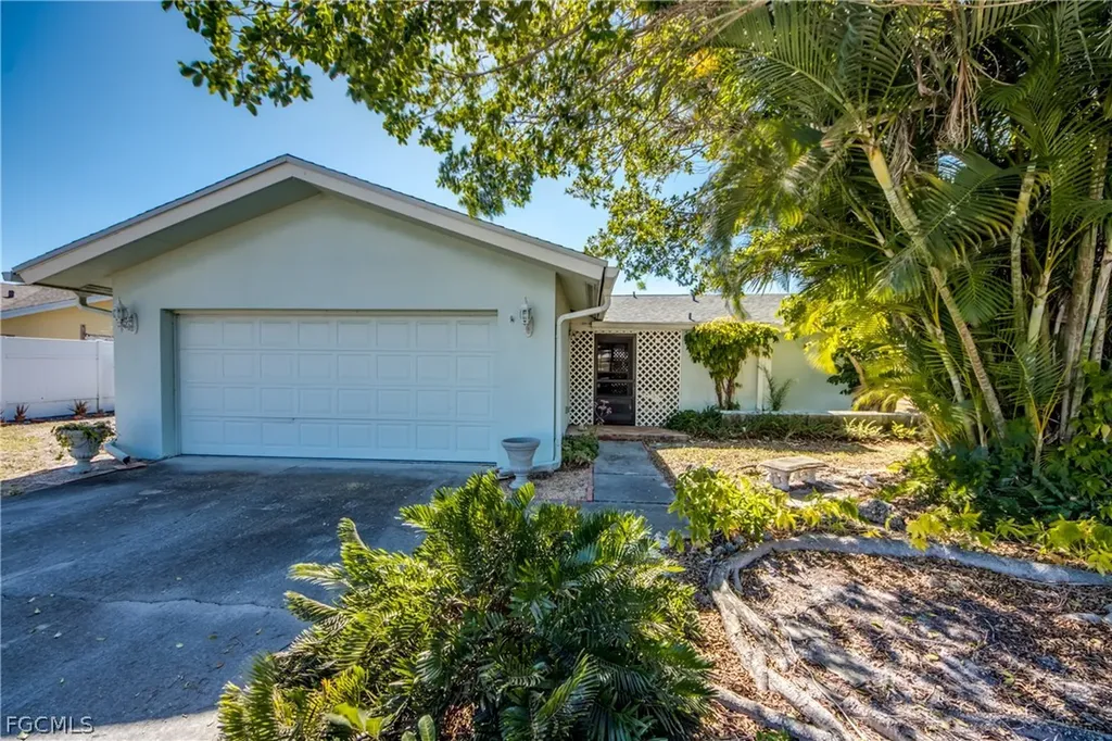 846 Xavier Avenue N Fort Myers FL 33919