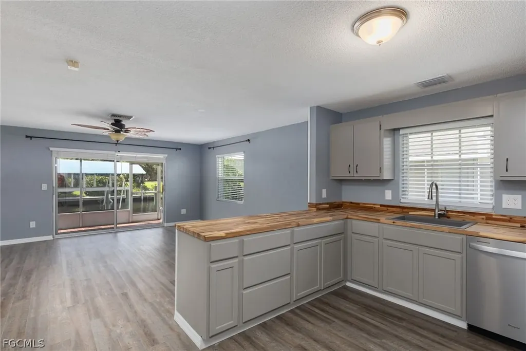 14913 Wise Way Fort Myers FL 33905