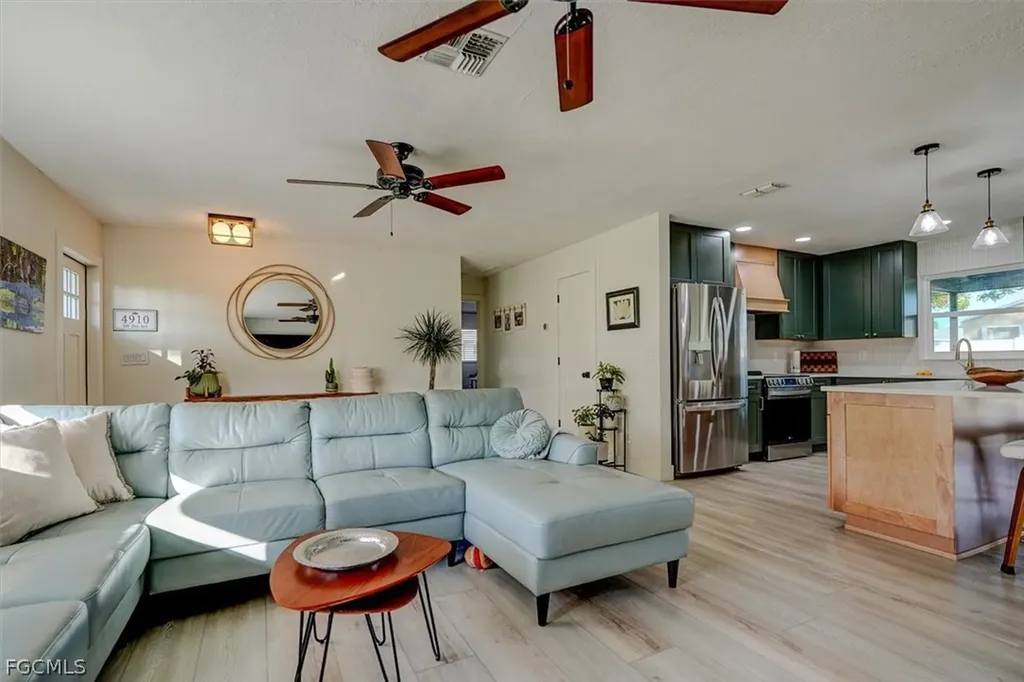305 SE 14th Terrace Cape Coral FL 33990