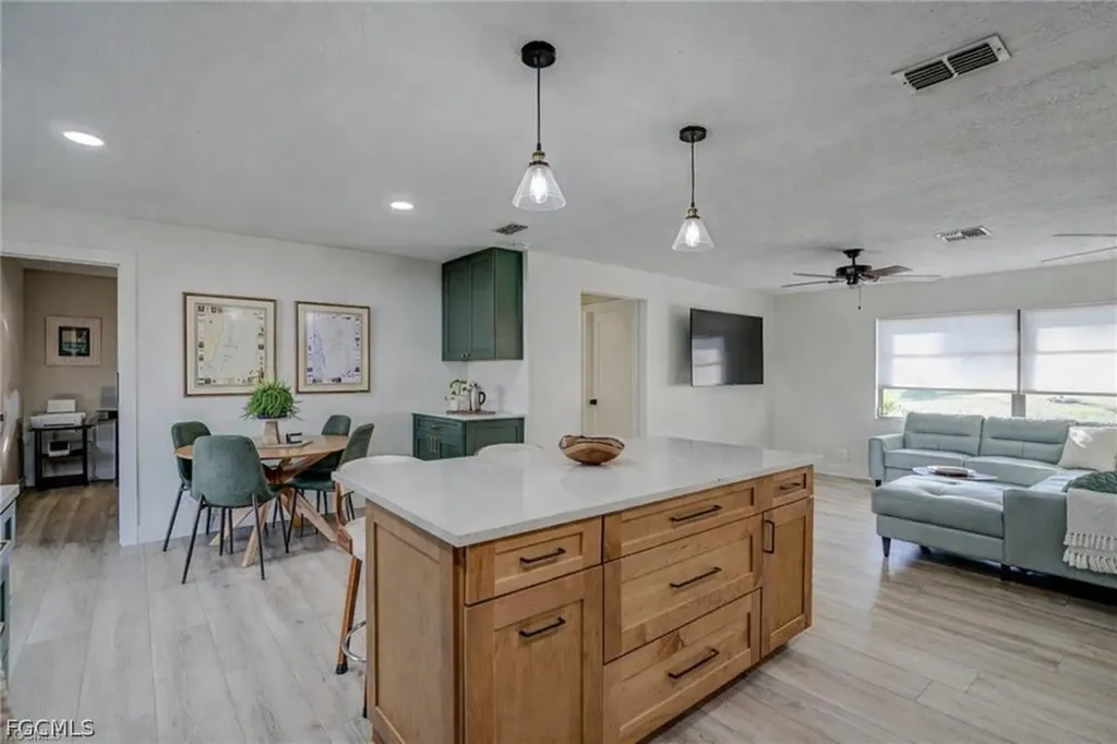 305 SE 14th Terrace Cape Coral FL 33990