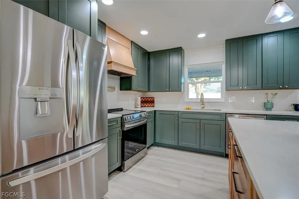 305 SE 14th Terrace Cape Coral FL 33990