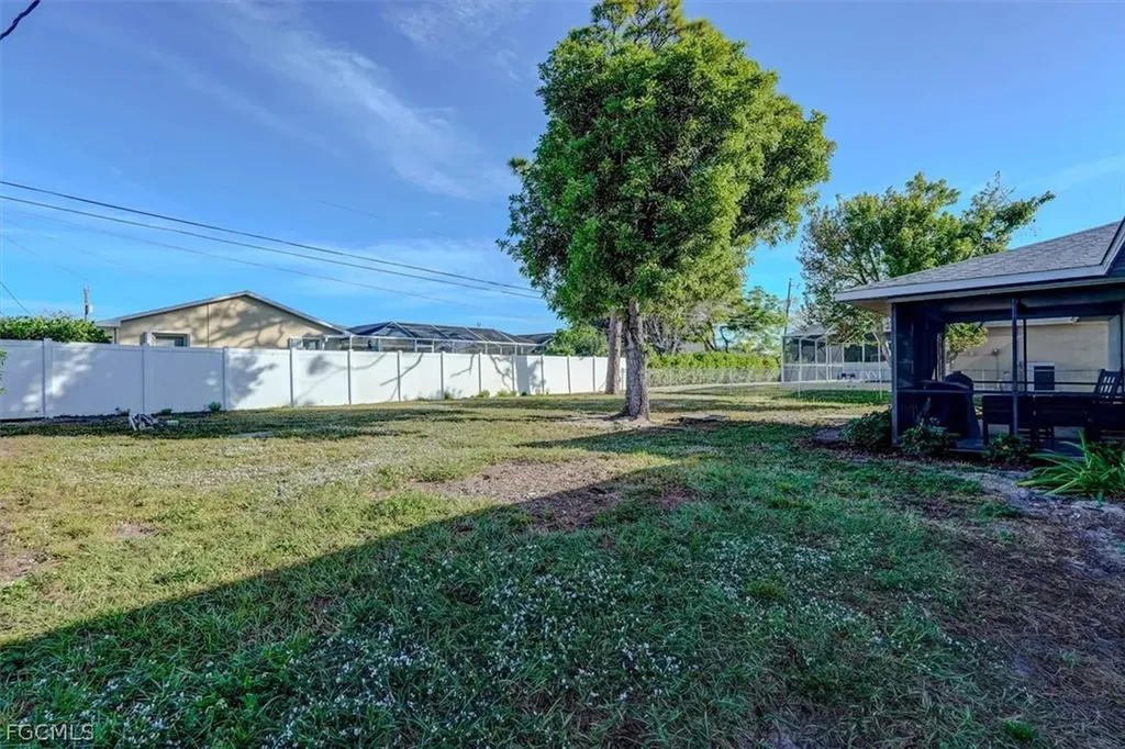 305 SE 14th Terrace Cape Coral FL 33990