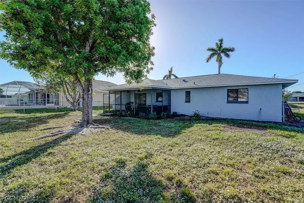 305 SE 14th Terrace Cape Coral FL 33990