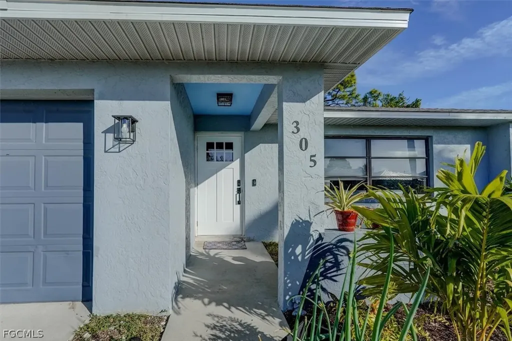 305 SE 14th Terrace Cape Coral FL 33990