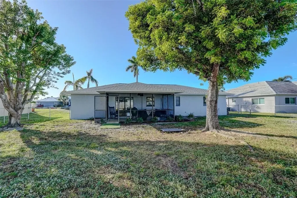 305 SE 14th Terrace Cape Coral FL 33990