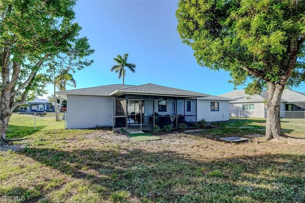 305 SE 14th Terrace Cape Coral FL 33990