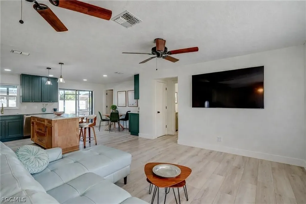 305 SE 14th Terrace Cape Coral FL 33990