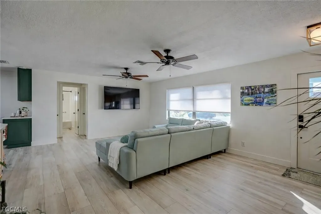 305 SE 14th Terrace Cape Coral FL 33990