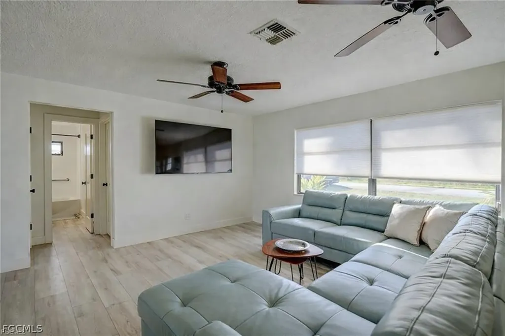 305 SE 14th Terrace Cape Coral FL 33990
