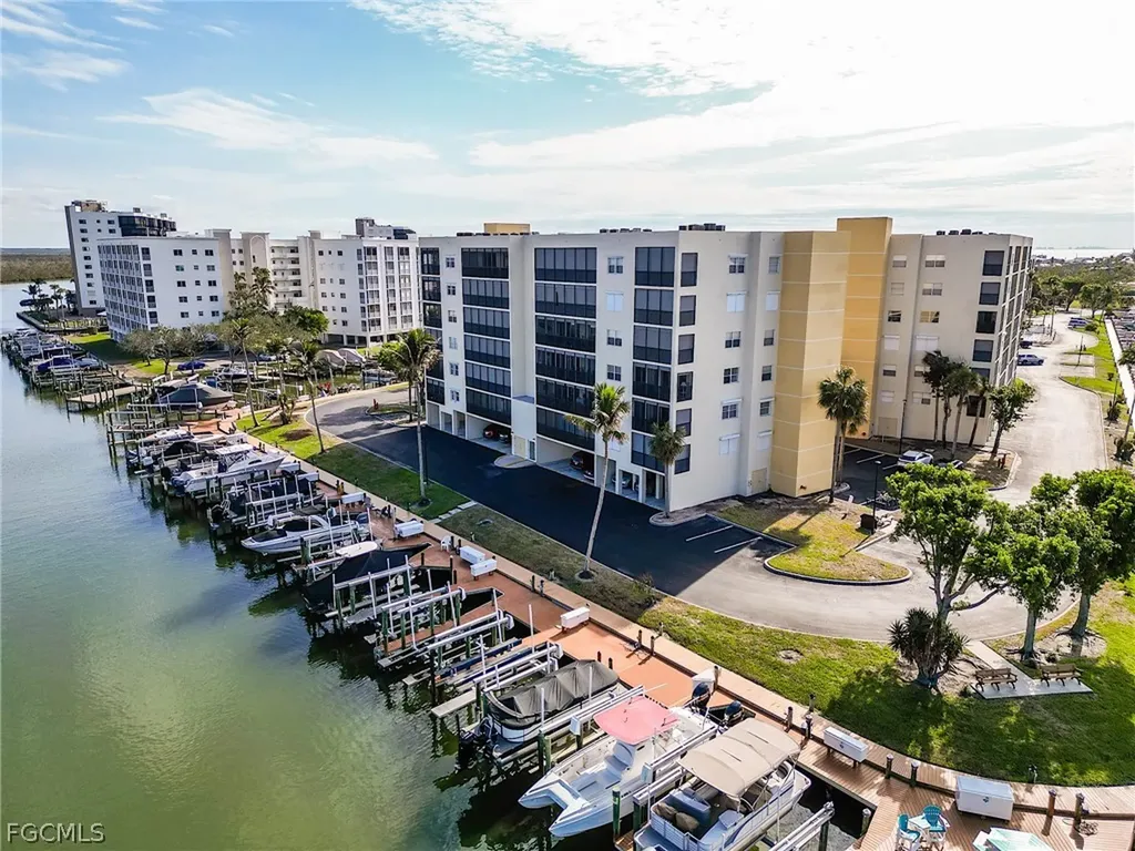 Hibiscus Pointe #82 Bay Beach Lane Fort Myers Beach FL 33931