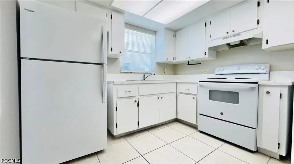 3619 SE 9th Place Cape Coral FL 33904