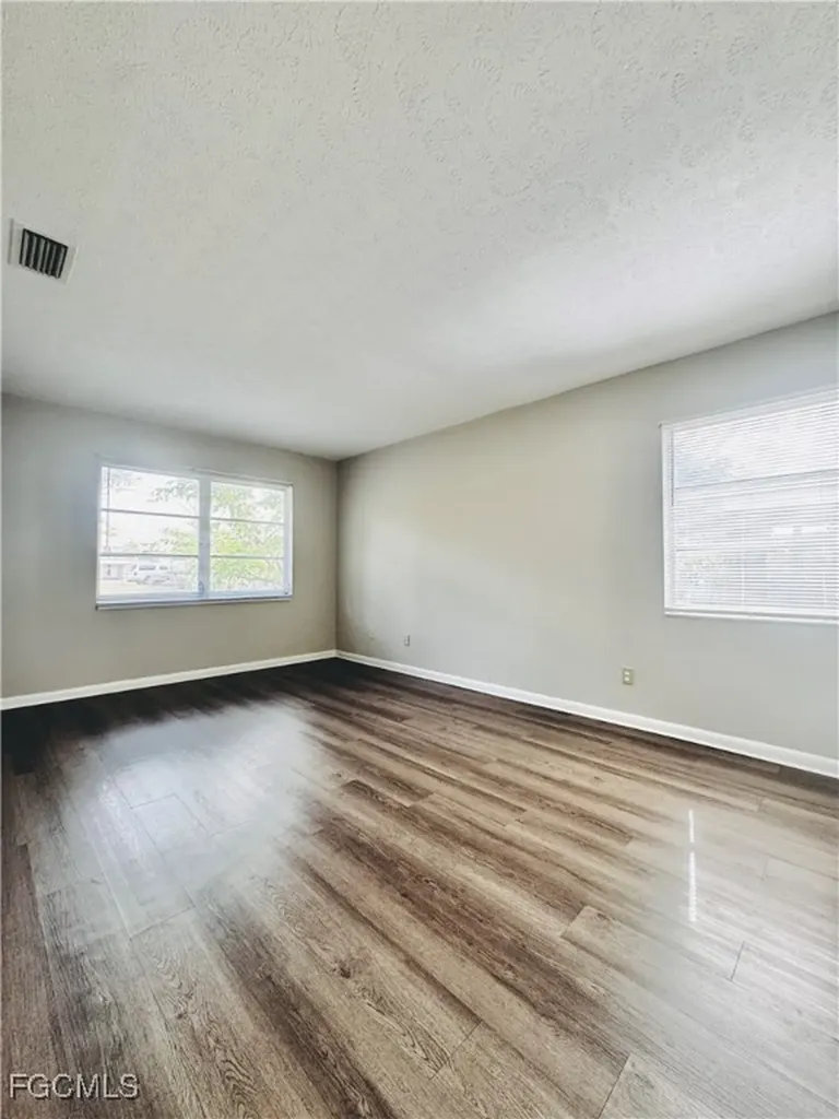 3619 SE 9th Place Cape Coral FL 33904