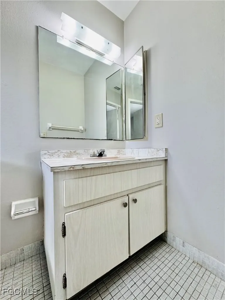 3619 SE 9th Place Cape Coral FL 33904