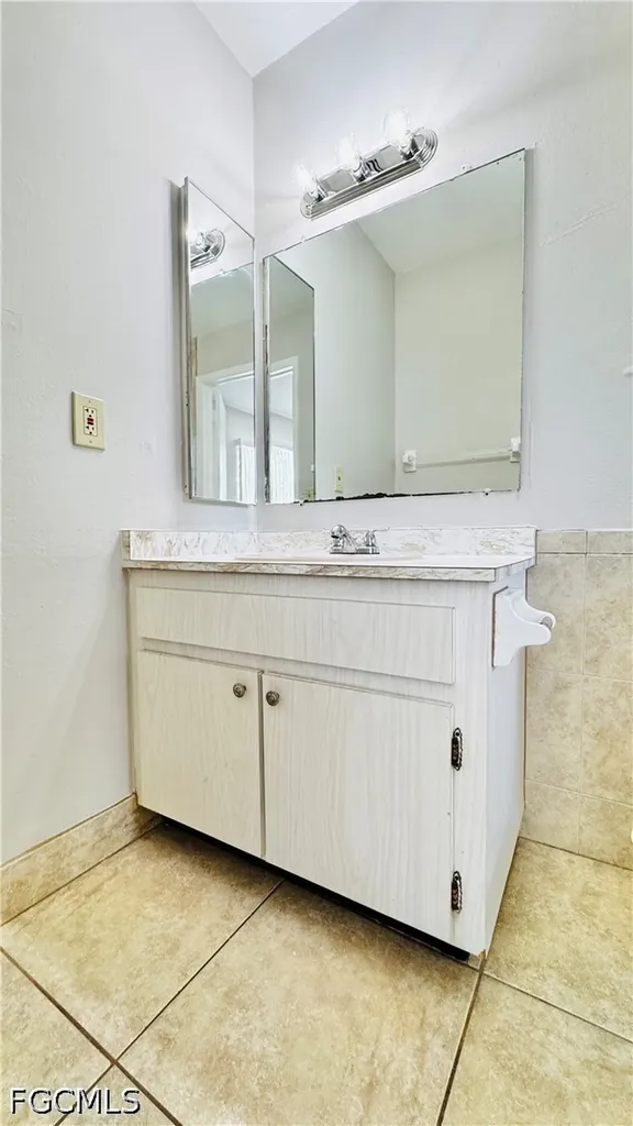 3619 SE 9th Place Cape Coral FL 33904