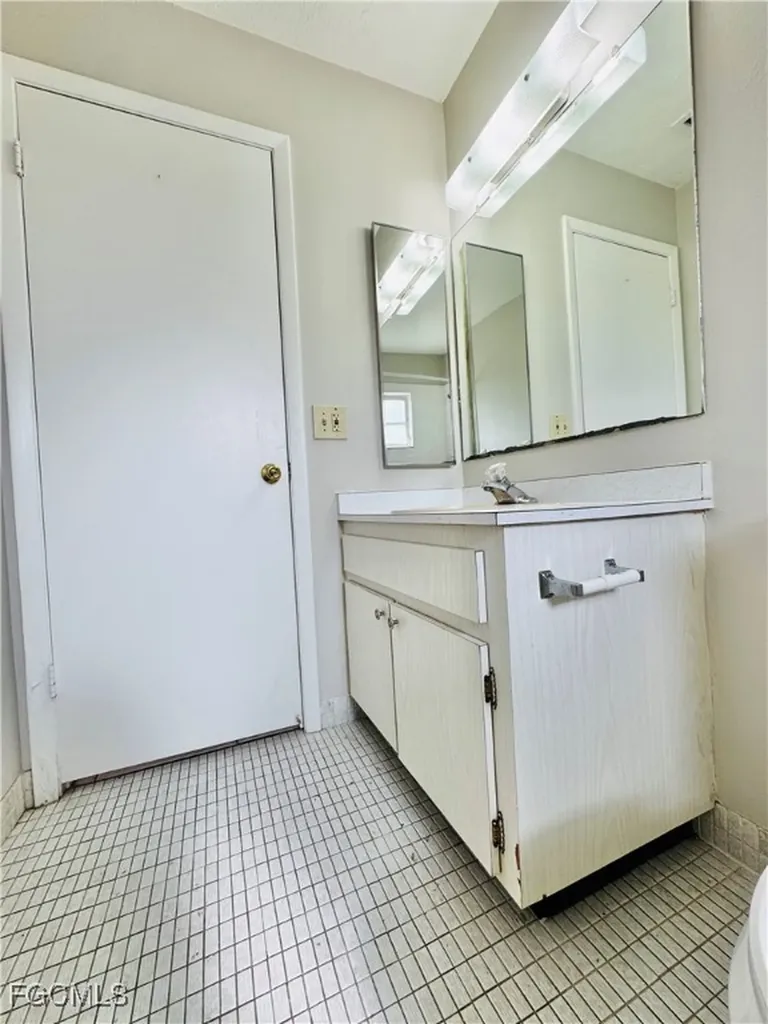 3619 SE 9th Place Cape Coral FL 33904