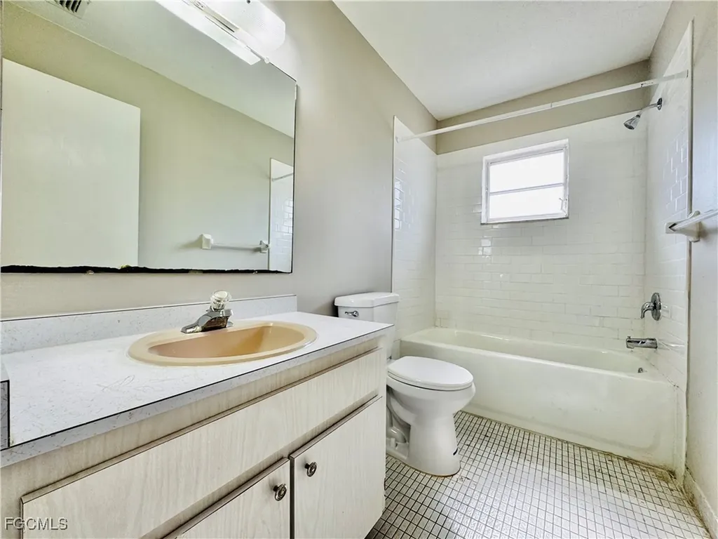 3619 SE 9th Place Cape Coral FL 33904