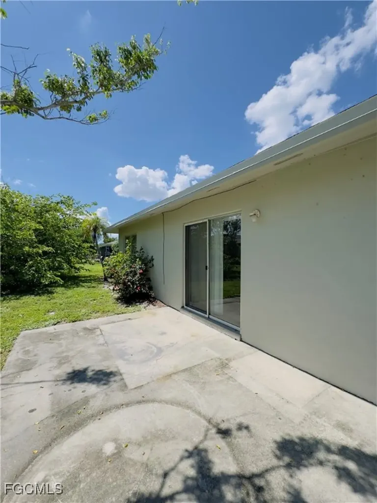 3619 SE 9th Place Cape Coral FL 33904