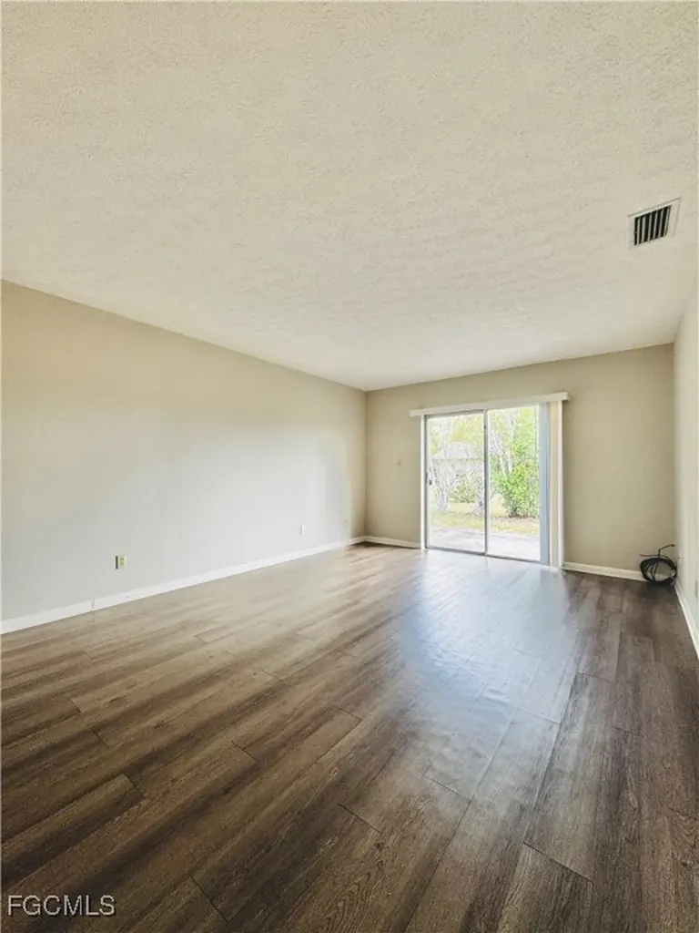 3619 SE 9th Place Cape Coral FL 33904