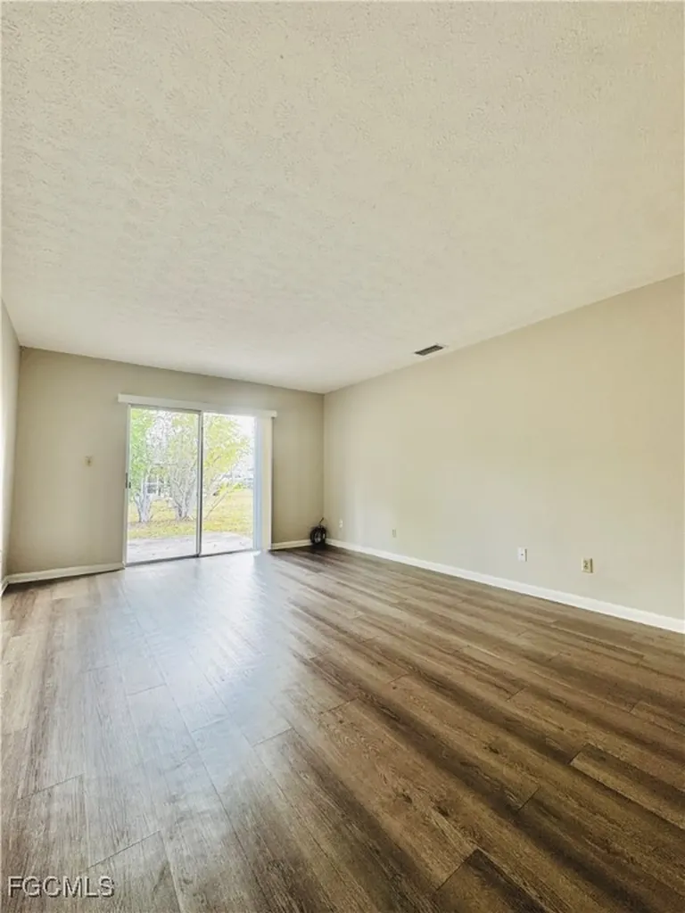 3619 SE 9th Place Cape Coral FL 33904