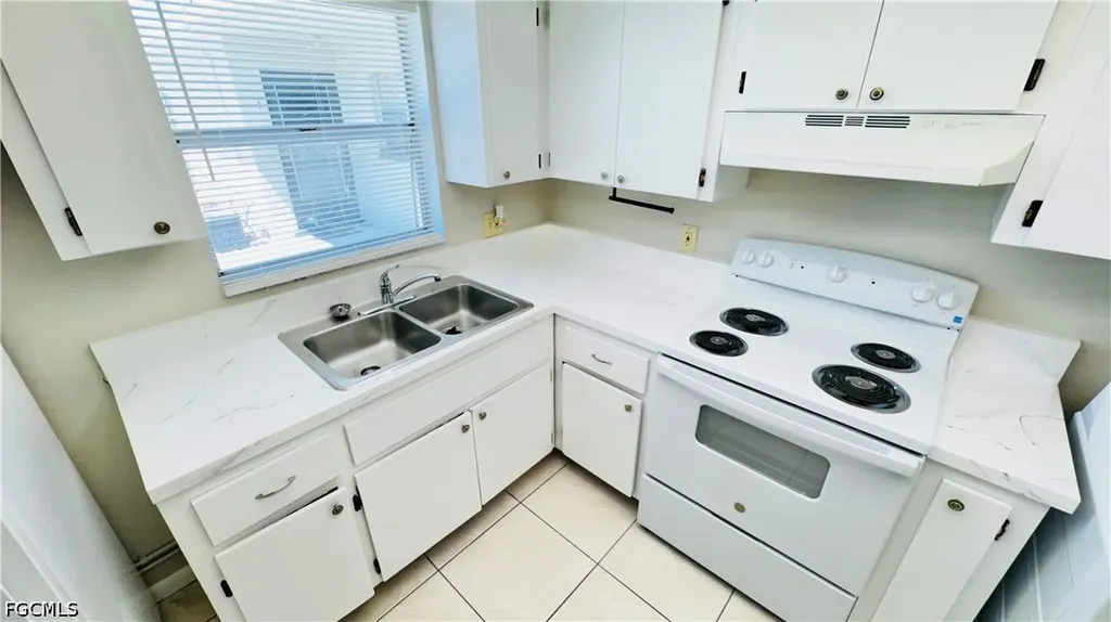 3619 SE 9th Place Cape Coral FL 33904
