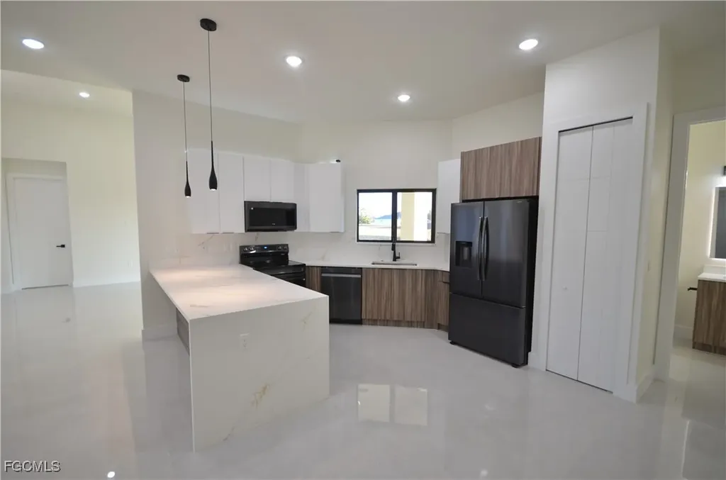 2416 Diplomat Parkway W Cape Coral FL 33993