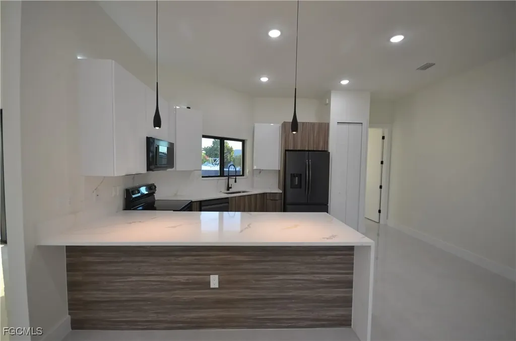 2416 Diplomat Parkway W Cape Coral FL 33993