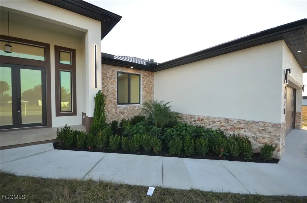 2416 Diplomat Parkway W Cape Coral FL 33993