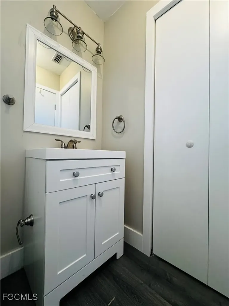 4107 SE 18th Place Cape Coral FL 33904