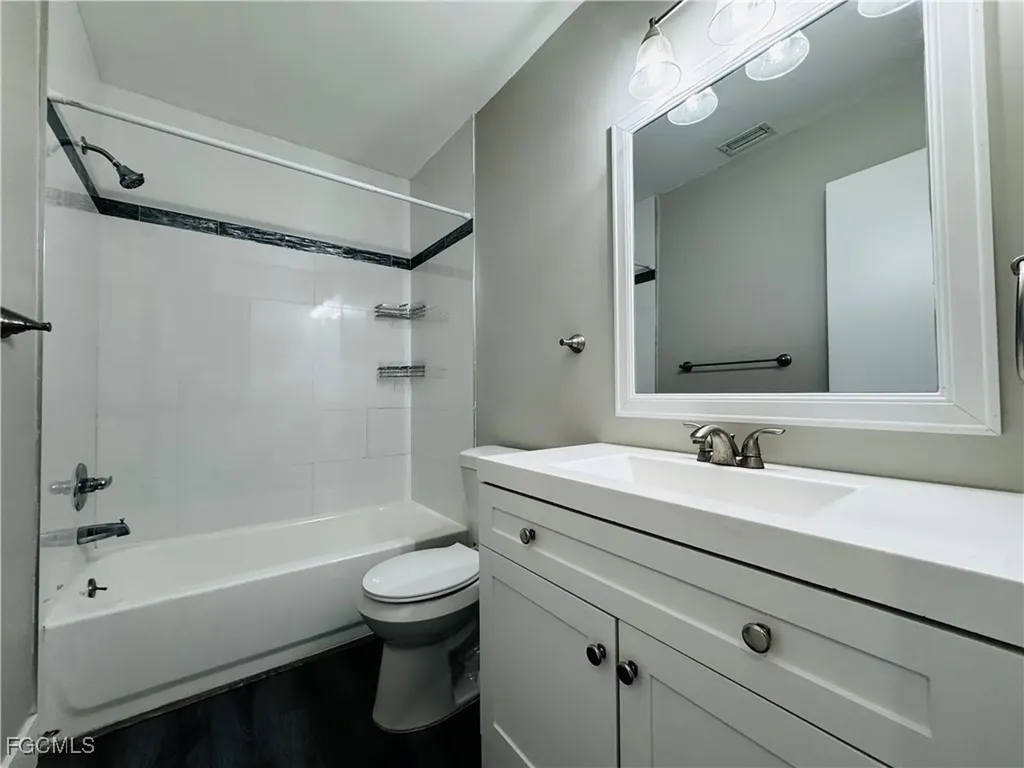 4107 SE 18th Place Cape Coral FL 33904