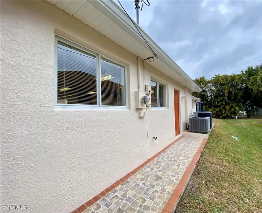 2615 SW 52nd Lane Cape Coral FL 33914
