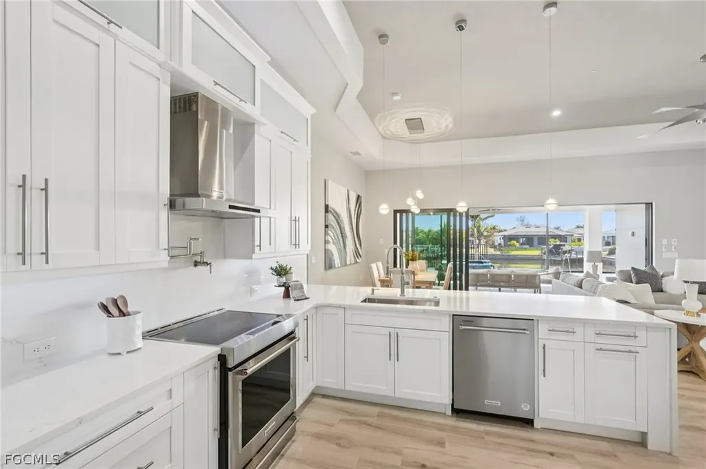 4127 Oasis Boulevard Cape Coral FL 33914