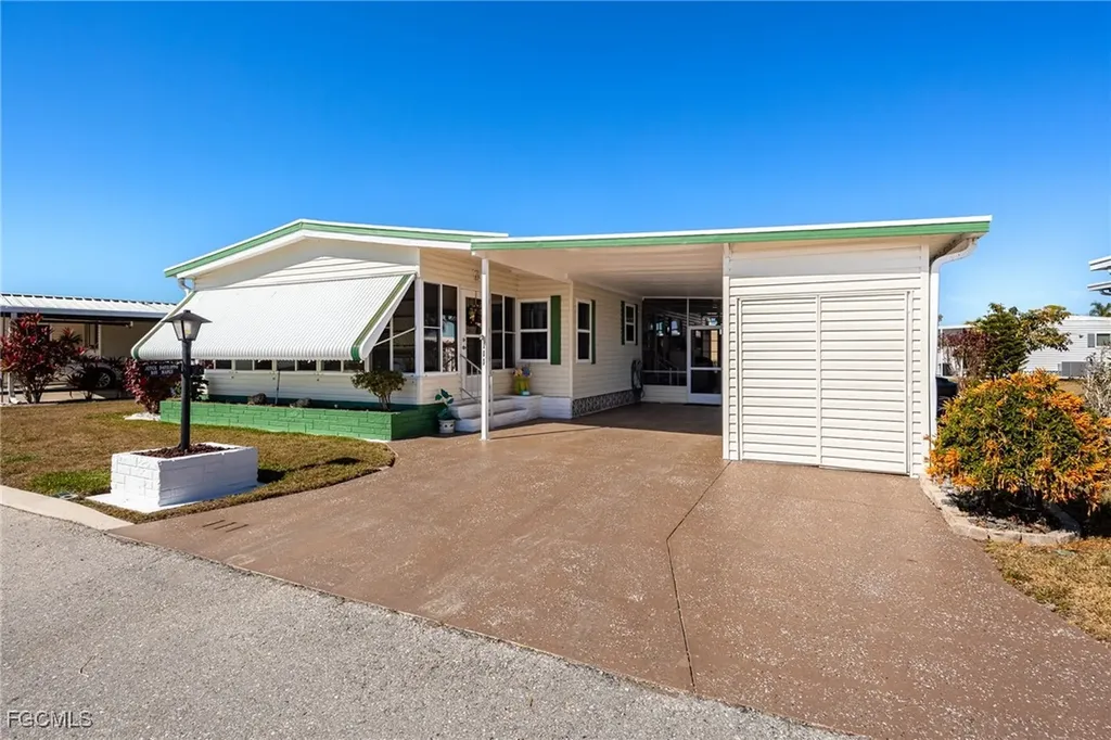 111 Snead Drive North Fort Myers FL 33903