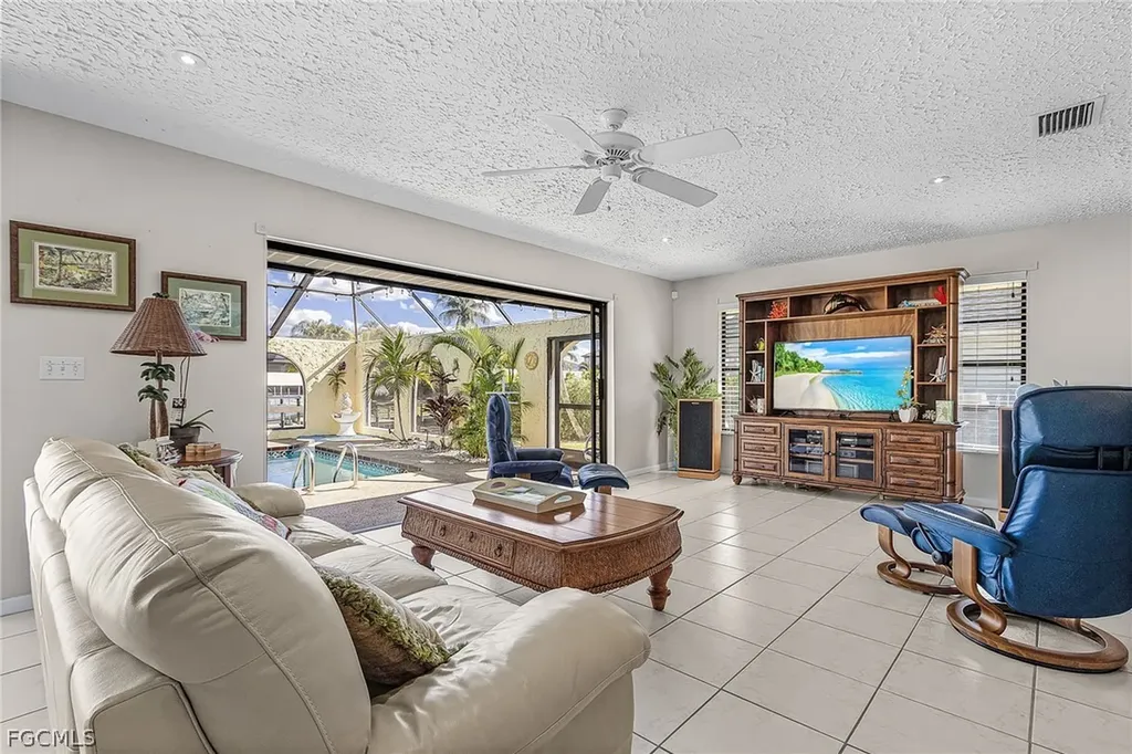 4215 SW 13th Avenue Cape Coral FL 33914