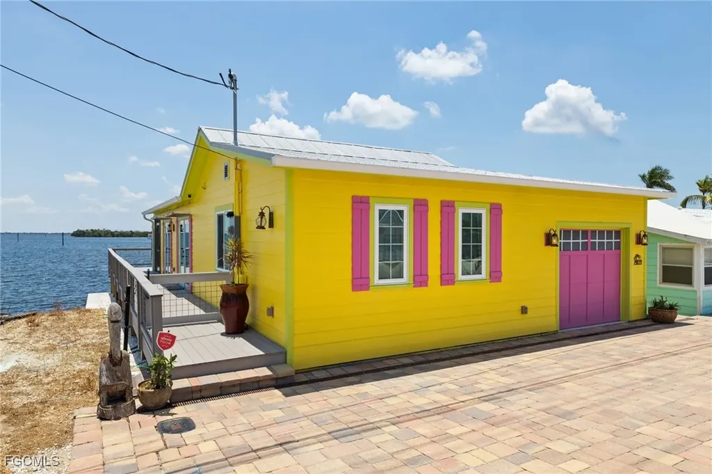 4819 Pine Island Road NW Matlacha FL 33993