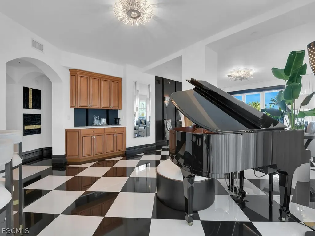 6061 Silver King Boulevard Cape Coral FL 33914