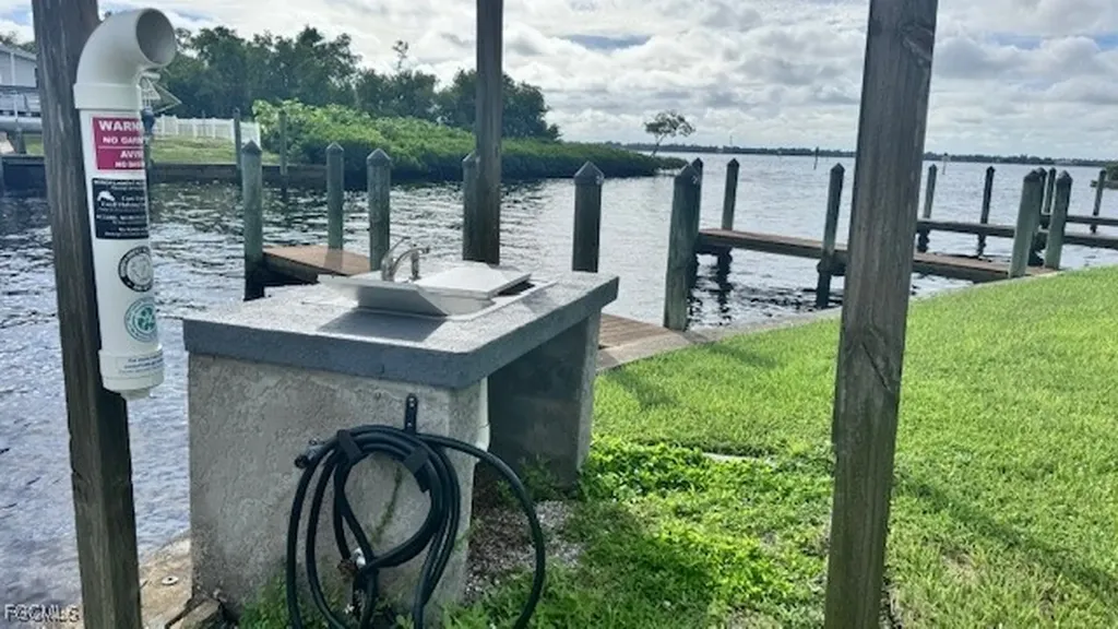 5525 Ben Franklin Lane North Fort Myers FL 33917