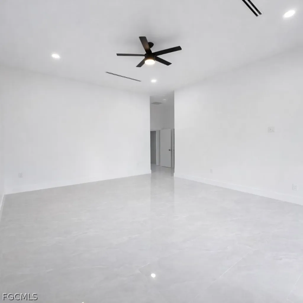 3985 Everglades Boulevard N Naples FL 34120
