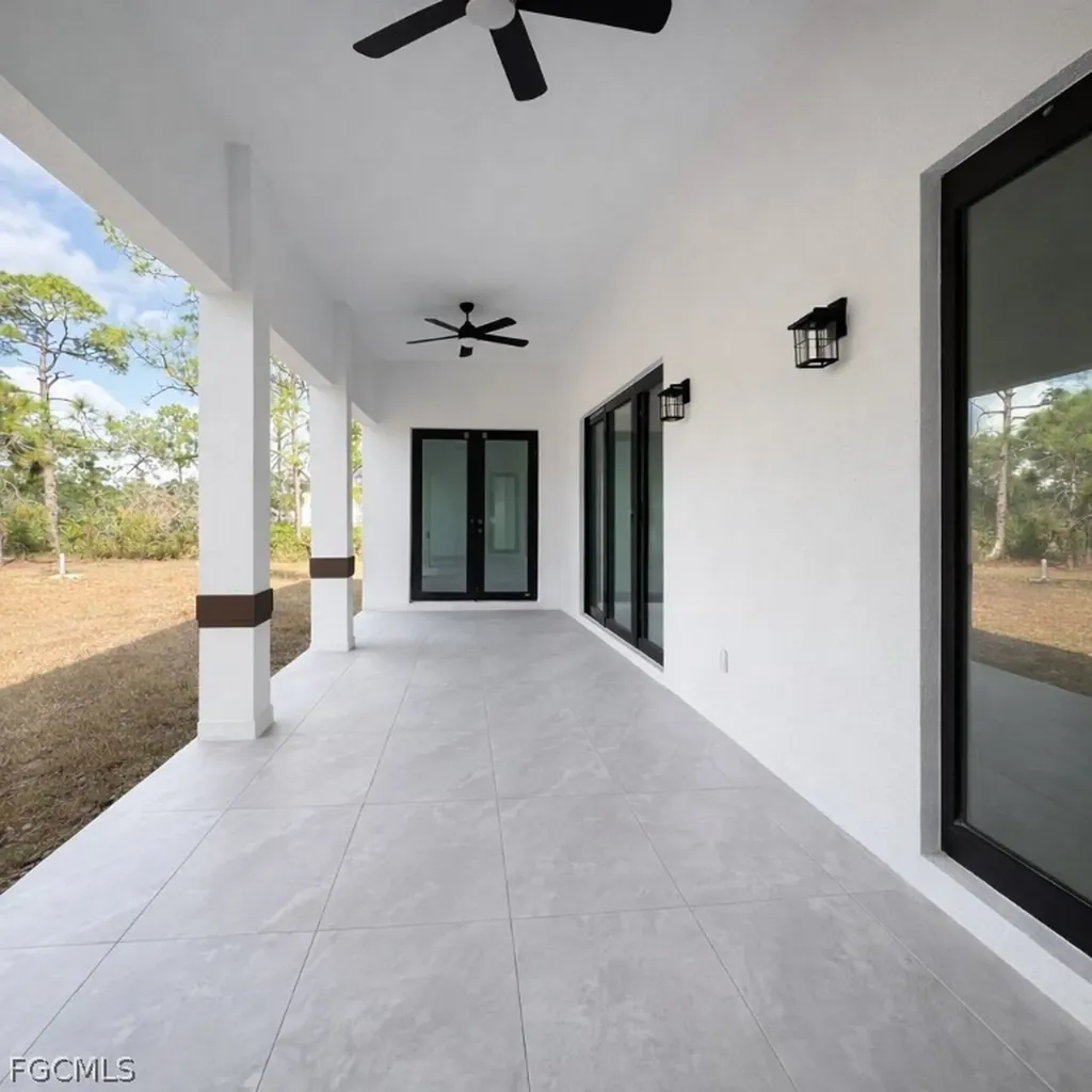 3985 Everglades Boulevard N Naples FL 34120