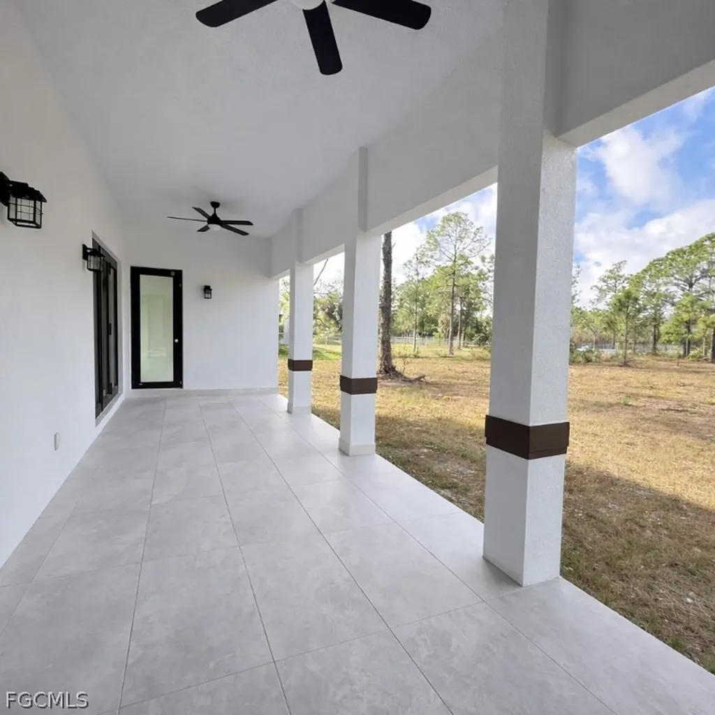 3985 Everglades Boulevard N Naples FL 34120