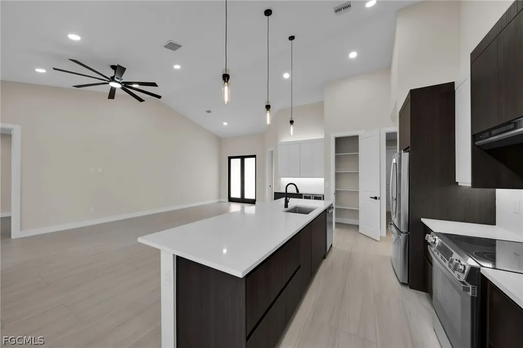1425 NE 2nd Street Cape Coral FL 33909