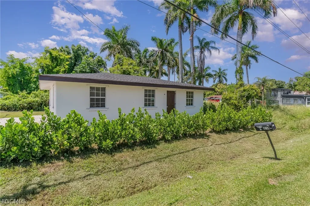 21 Cabana Avenue North Fort Myers FL 33903