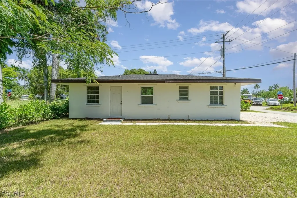 21 Cabana Avenue North Fort Myers FL 33903