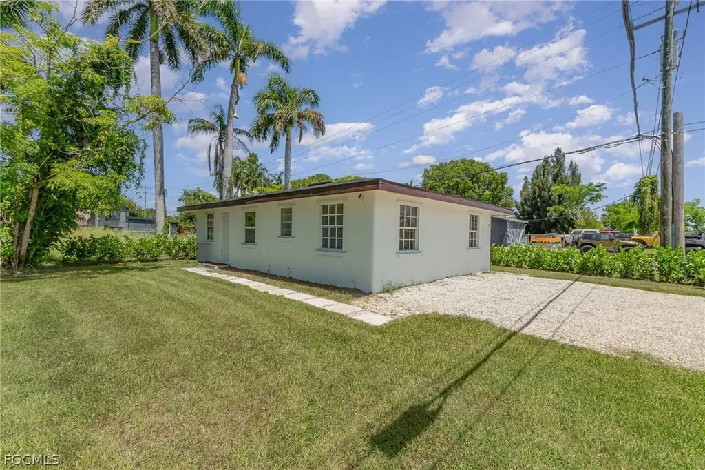 21 Cabana Avenue North Fort Myers FL 33903