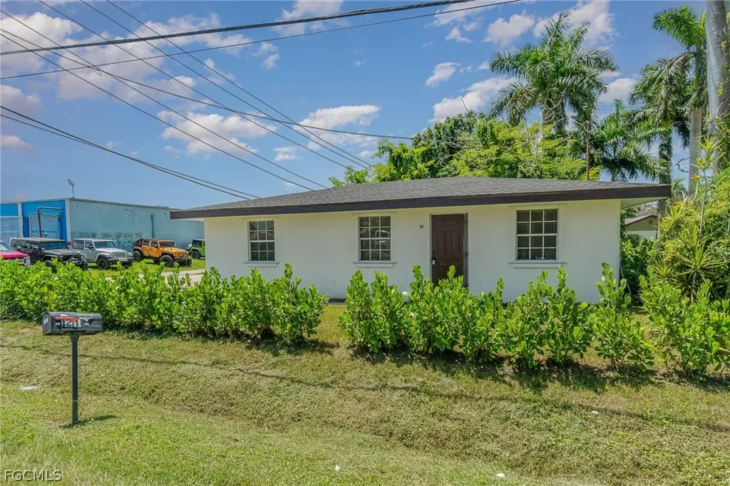 21 Cabana Avenue North Fort Myers FL 33903