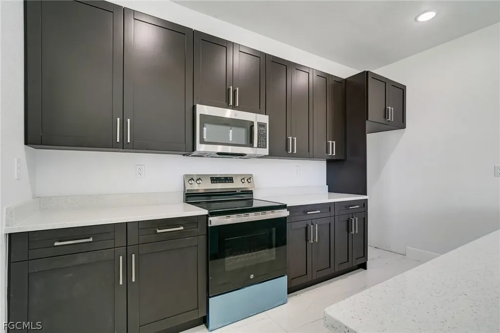 4725/4727 27th Street SW Lehigh Acres FL 33973