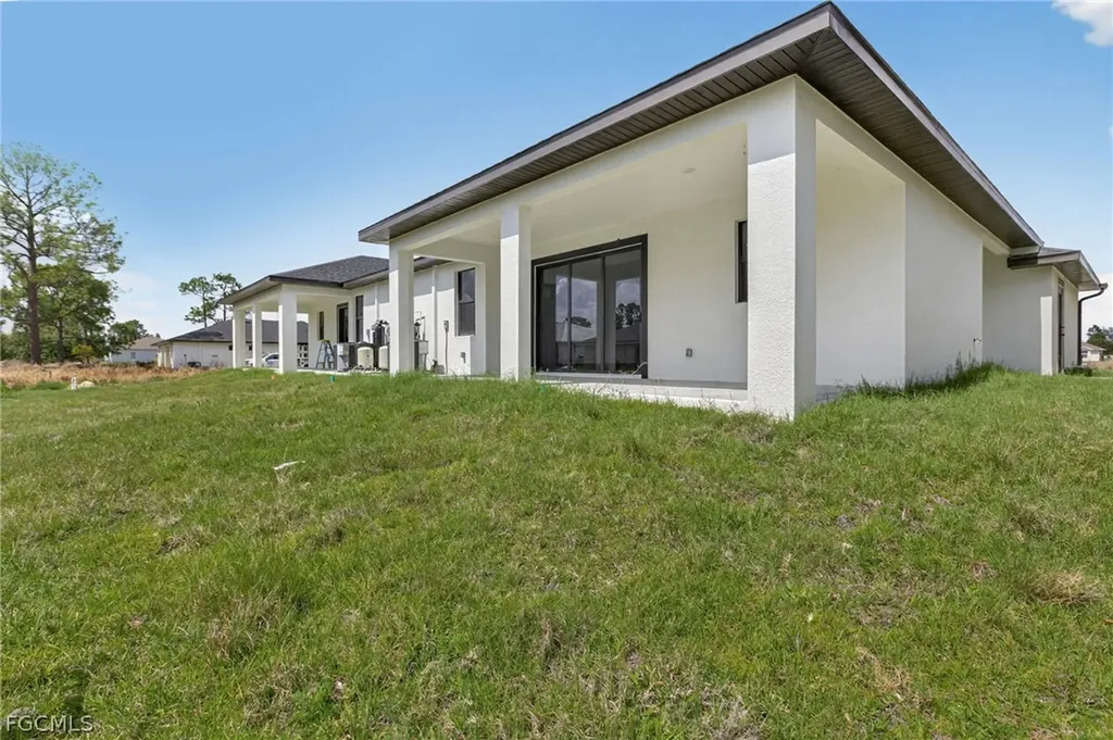 4725/4727 27th 27th Street SW Lehigh Acres FL 33973