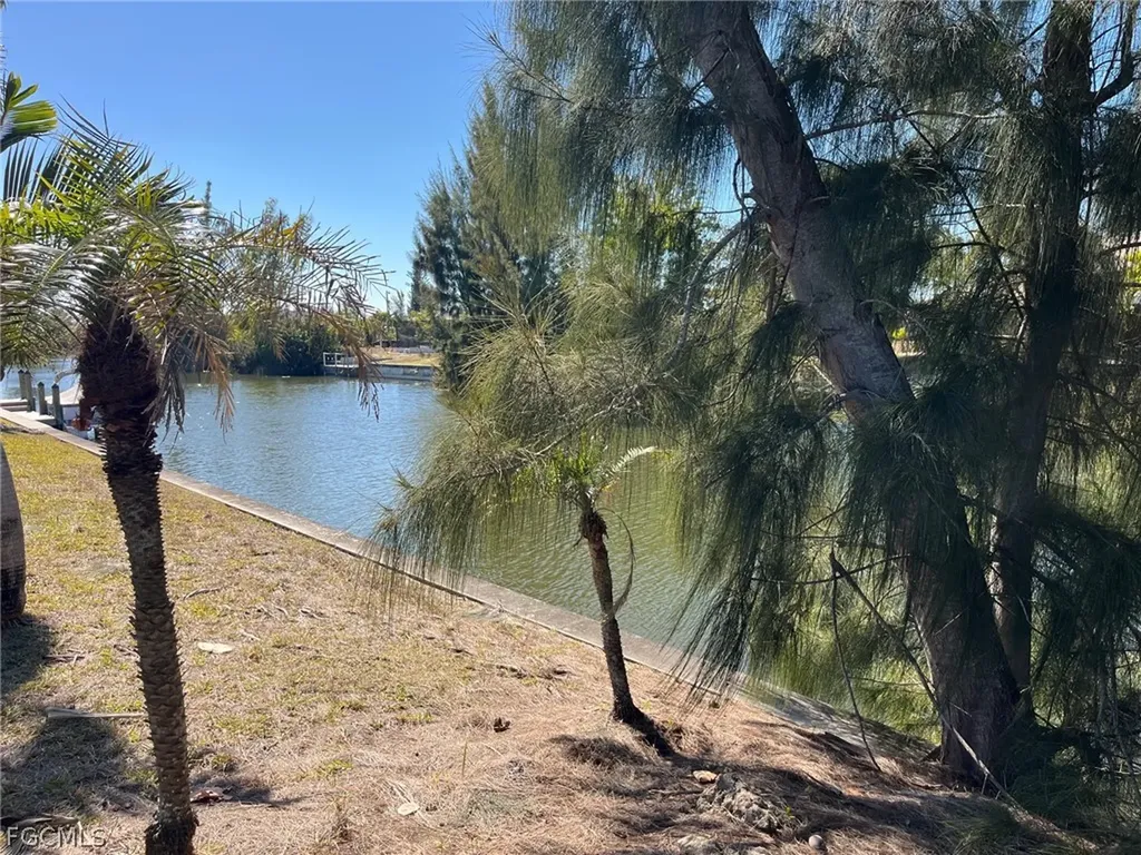 3748 SW 11th Place Cape Coral FL 33914